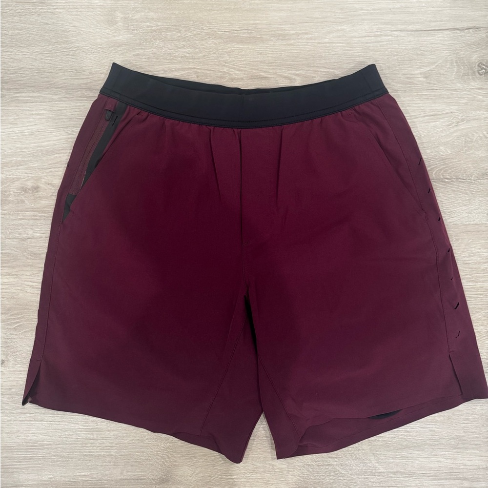 Ten Thousand Interval 7” short with liner, size medium, excellent condition.